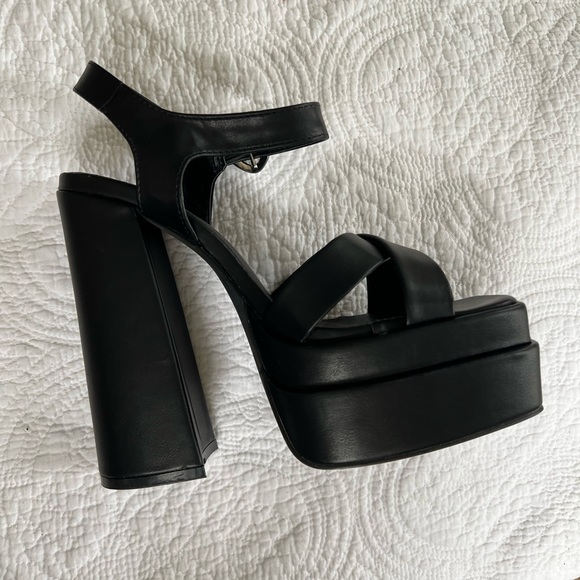 Daisy Street Platform Heels Heart Shape Buckle Black US 8 - Picture 3 of 4